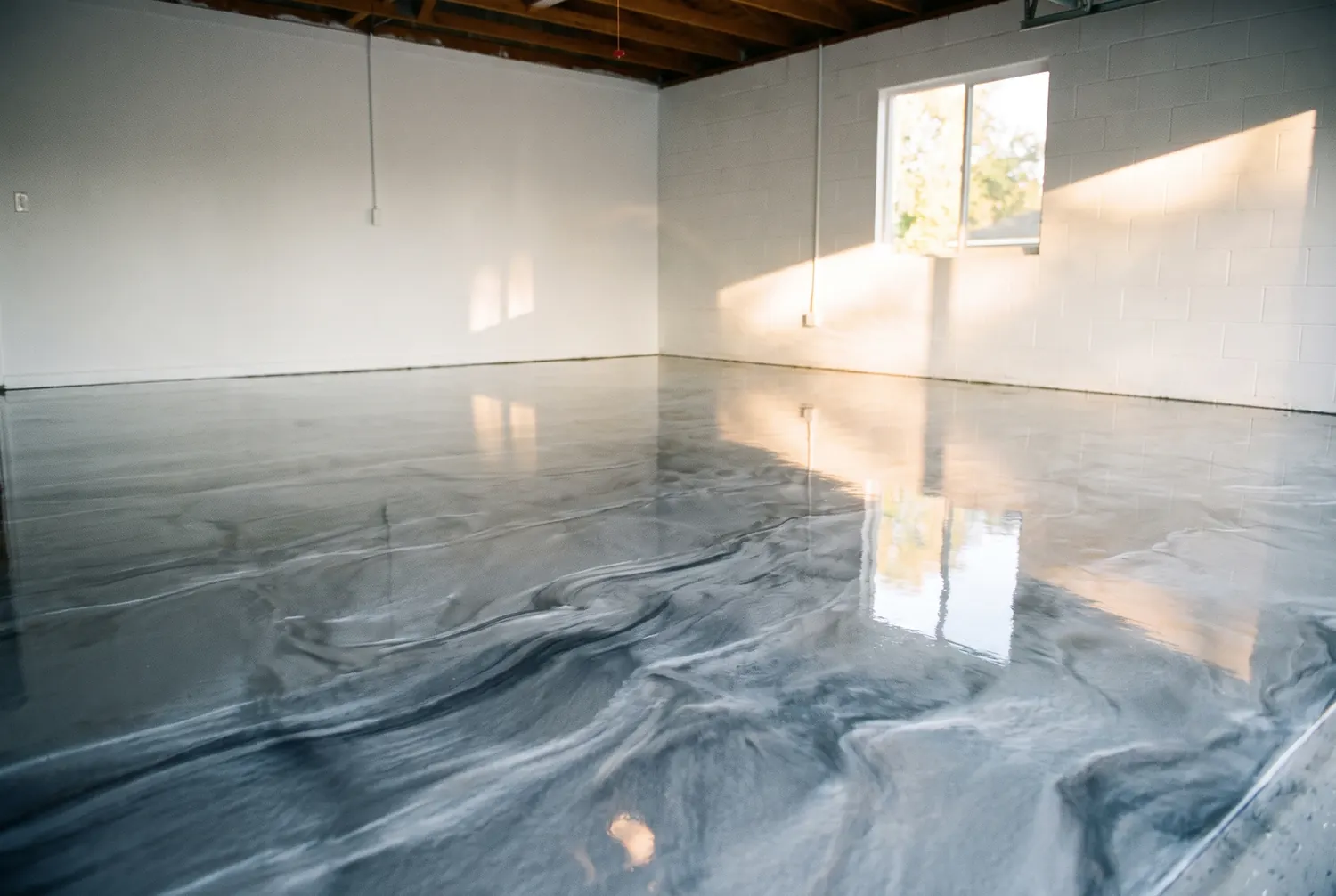 Pearl and charcoal metallic epoxy floor